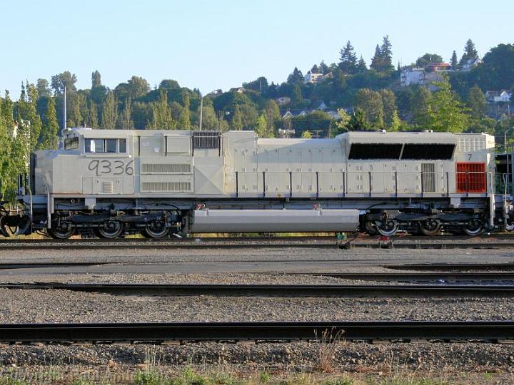 BNSF 9336 SD70ACe in primer.jpg